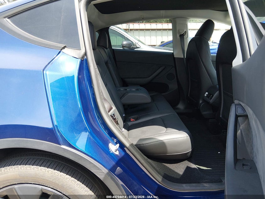 TESLA MODEL Y - zdjęcie 8