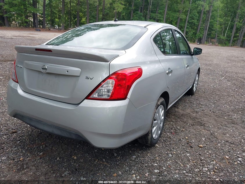 2018 NISSAN VERSA auction photo 4