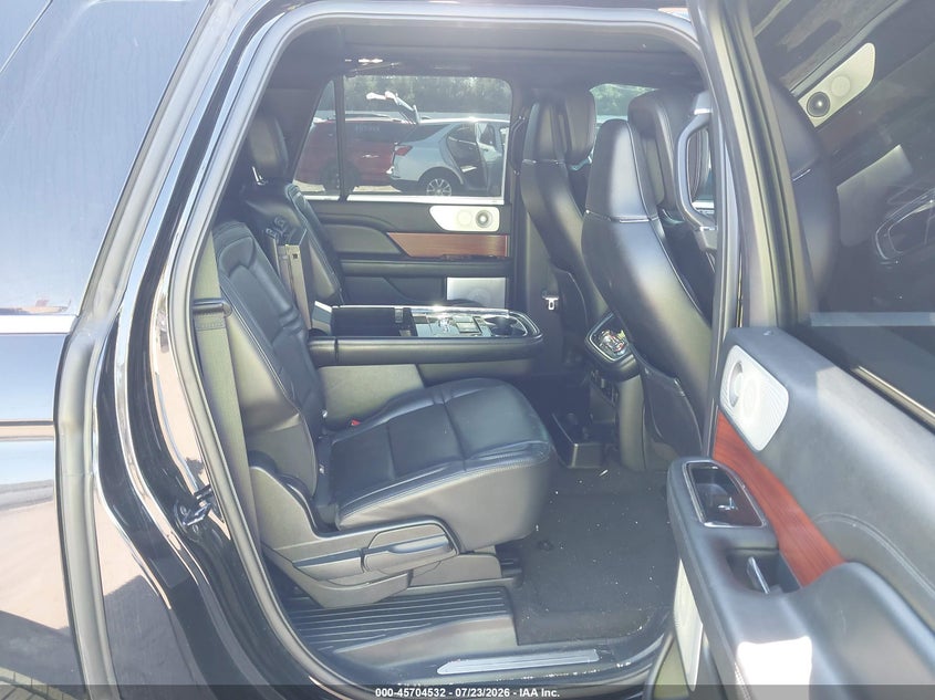 2018 LINCOLN NAVIGATOR L auction photo 8