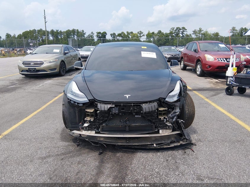 TESLA MODEL 3 - zdjęcie 13