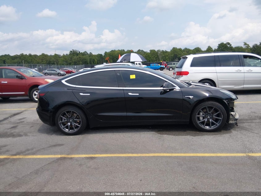 TESLA MODEL 3 - zdjęcie 14
