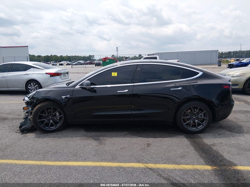 TESLA MODEL 3 - zdjęcie 15