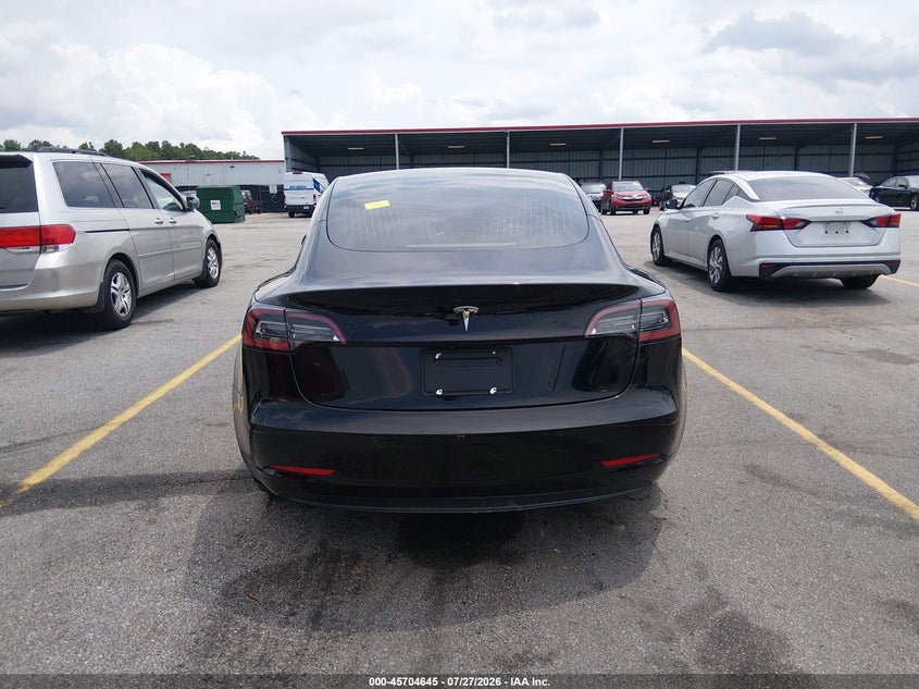 TESLA MODEL 3 - zdjęcie 17