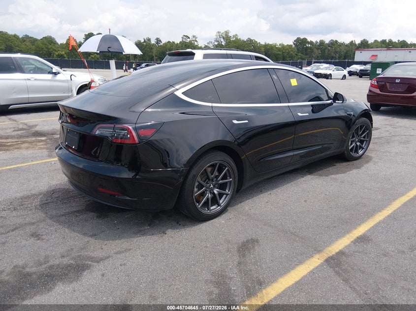TESLA MODEL 3 - zdjęcie 4