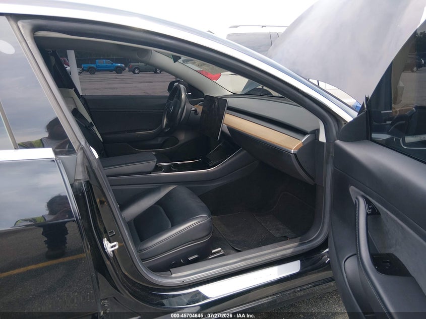 TESLA MODEL 3 - zdjęcie 5