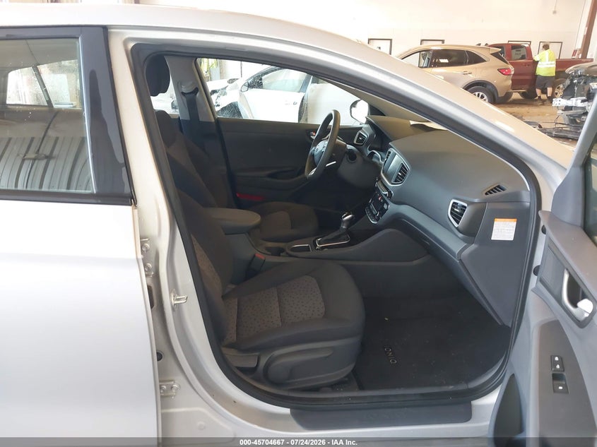 2018 HYUNDAI IONIQ HYBRID auction photo 5