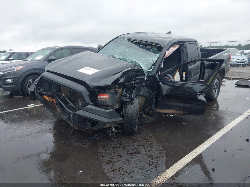 2019 TOYOTA TACOMA auction photo 2