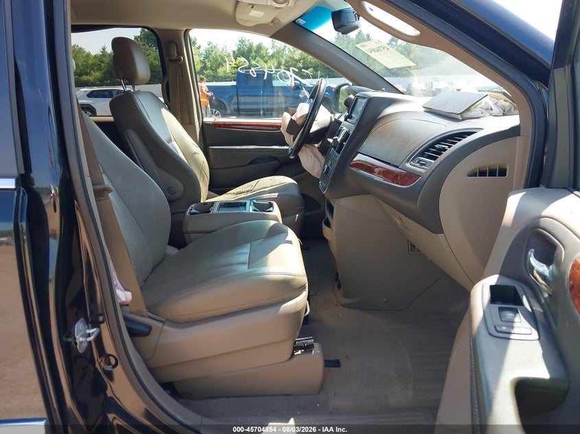2016 CHRYSLER TOWN & COUNTRY auction photo 5
