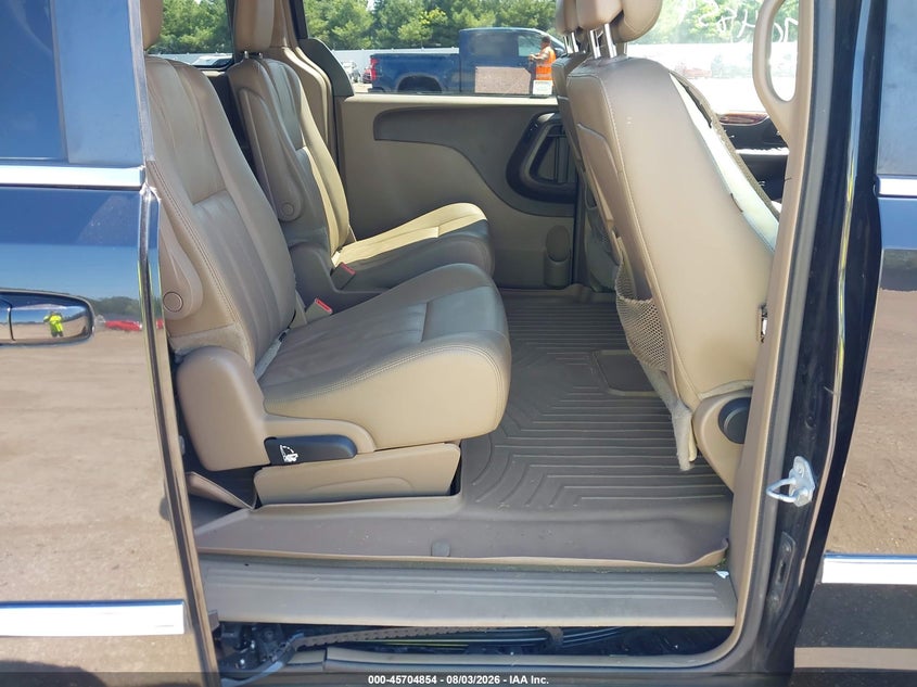 2016 CHRYSLER TOWN & COUNTRY auction photo 8