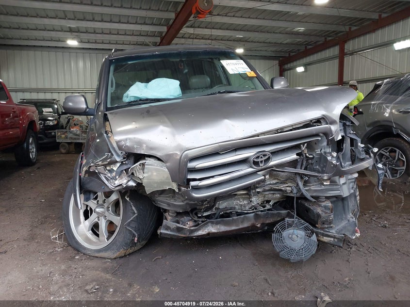 2003 TOYOTA SEQUOIA SPORT UTILITY VEHICLE 4.7L V-8 DOHC, 240HP
