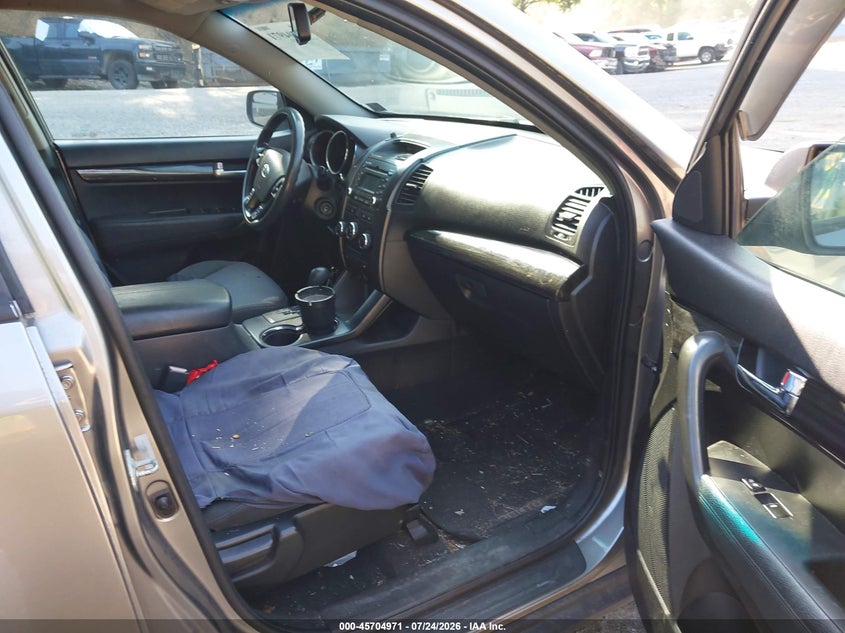 2012 KIA SORENTO auction photo 5