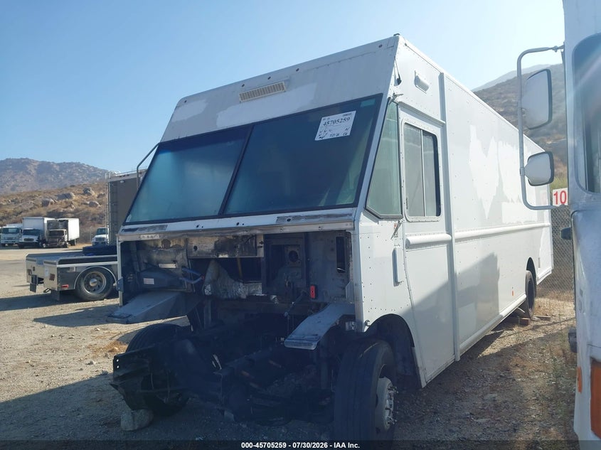2014 FORD F-59 COMMERCIAL STRIPPED auction photo 2