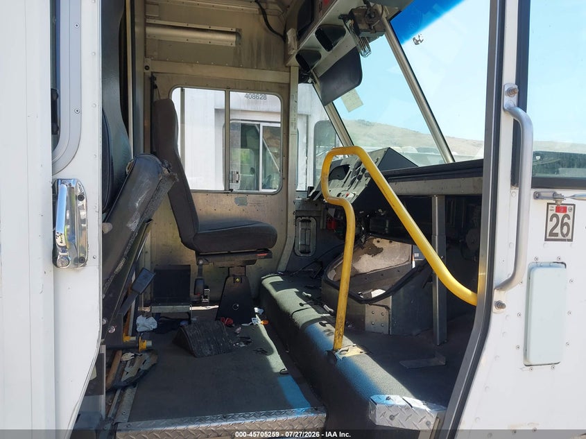 2014 FORD F-59 COMMERCIAL STRIPPED auction photo 7