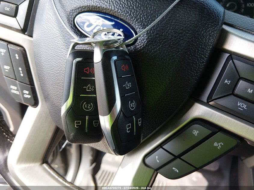 2017 FORD F-150 PLATINUM · Фото 11