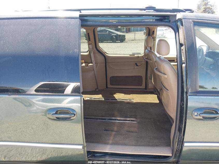 2000 CHRYSLER TOWN & COUNTRY auction photo 8