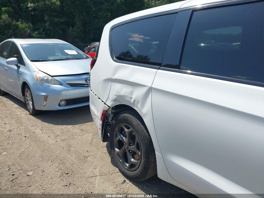 2023 CHRYSLER PACIFICA HYBRID auction photo 6