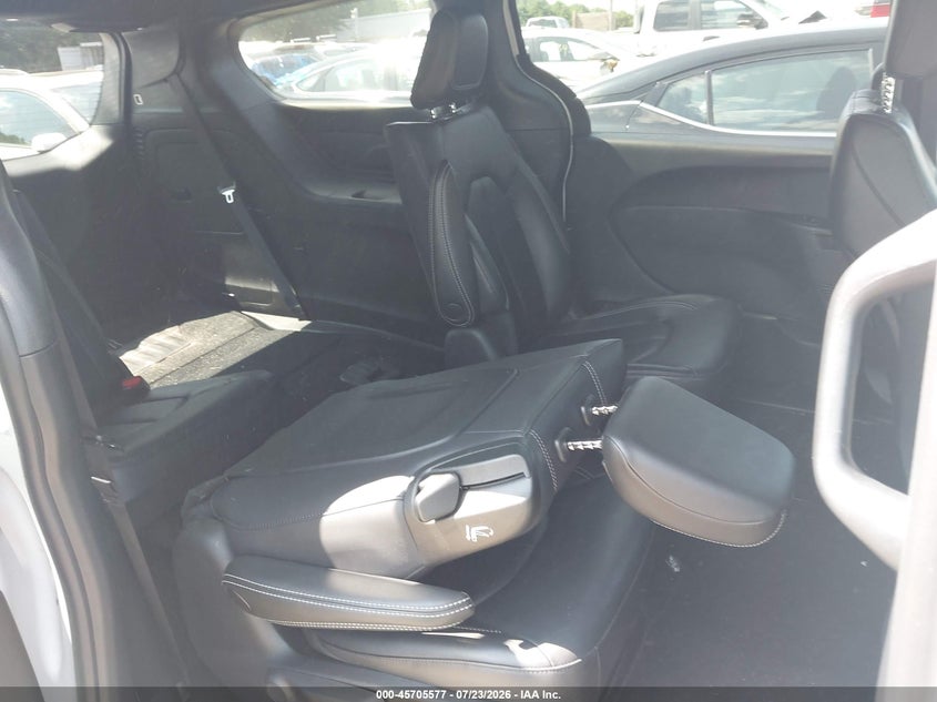 2023 CHRYSLER PACIFICA HYBRID auction photo 8