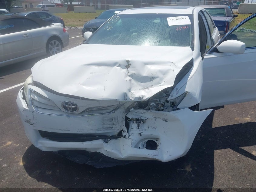 2011 TOYOTA CAMRY auction photo 6