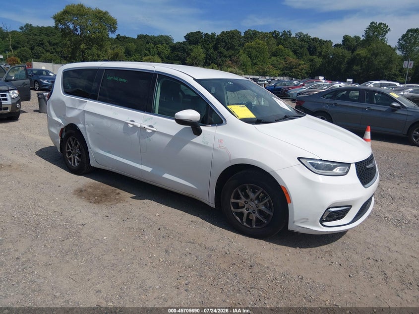 2023 CHRYSLER PACIFICA auction photo 1