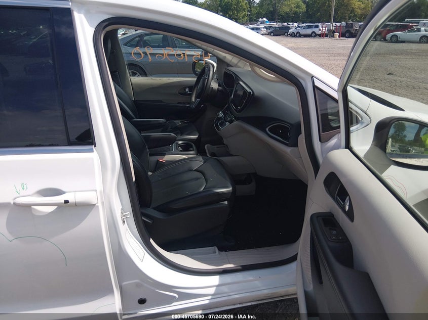 2023 CHRYSLER PACIFICA auction photo 5