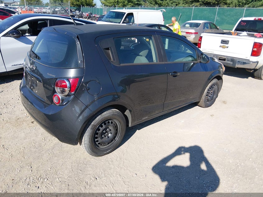 2014 CHEVROLET SONIC auction photo 4