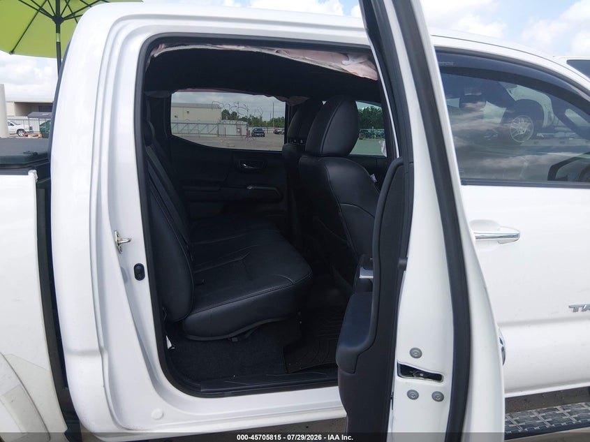 2019 TOYOTA TACOMA auction photo 8