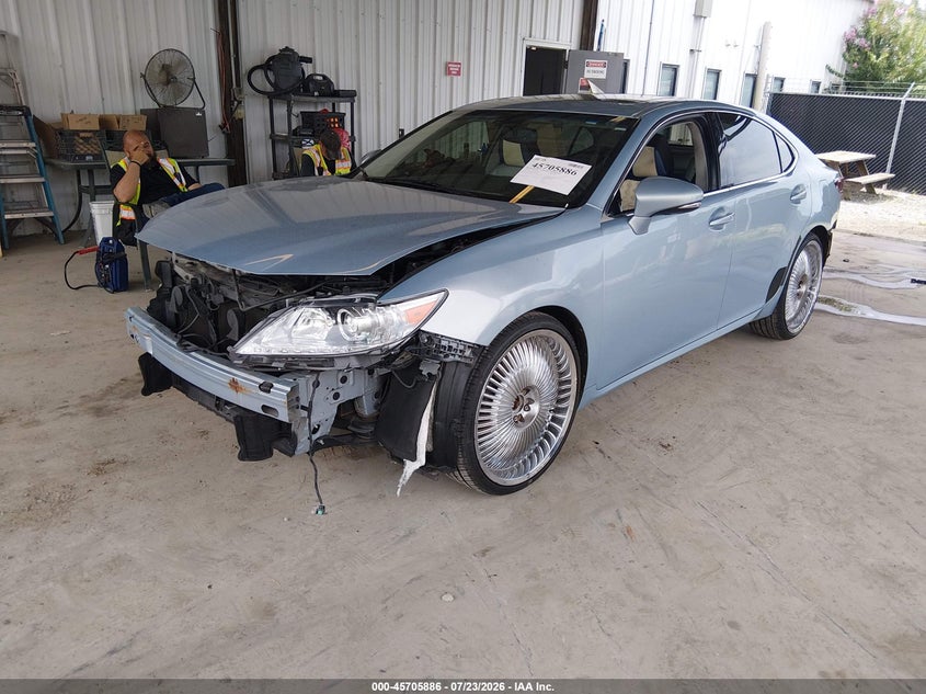 2013 Lexus ES, Front & Rear, IAAI, VIN JTHBK1GG4D2025231 — photo 2