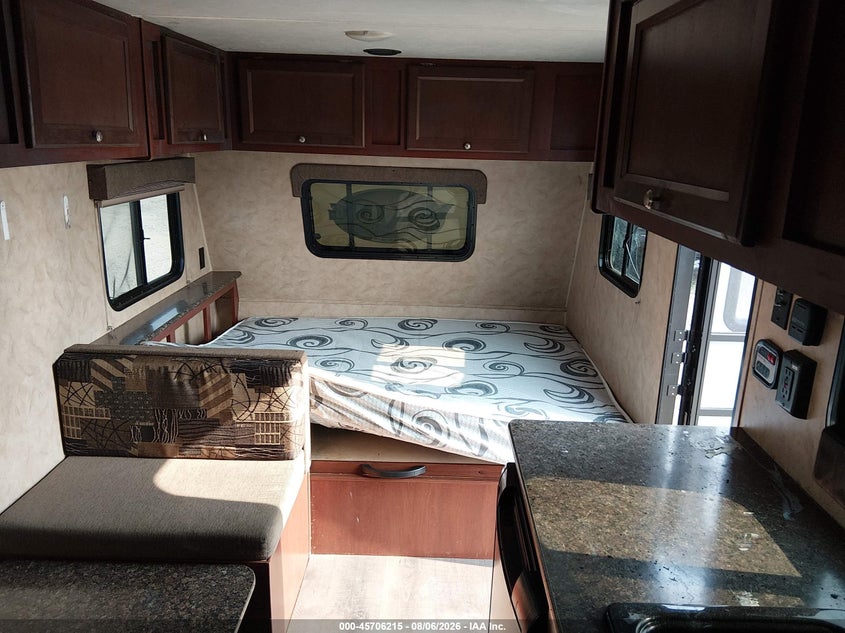2015 FOREST RIVER VIKING 17BH auction photo 5