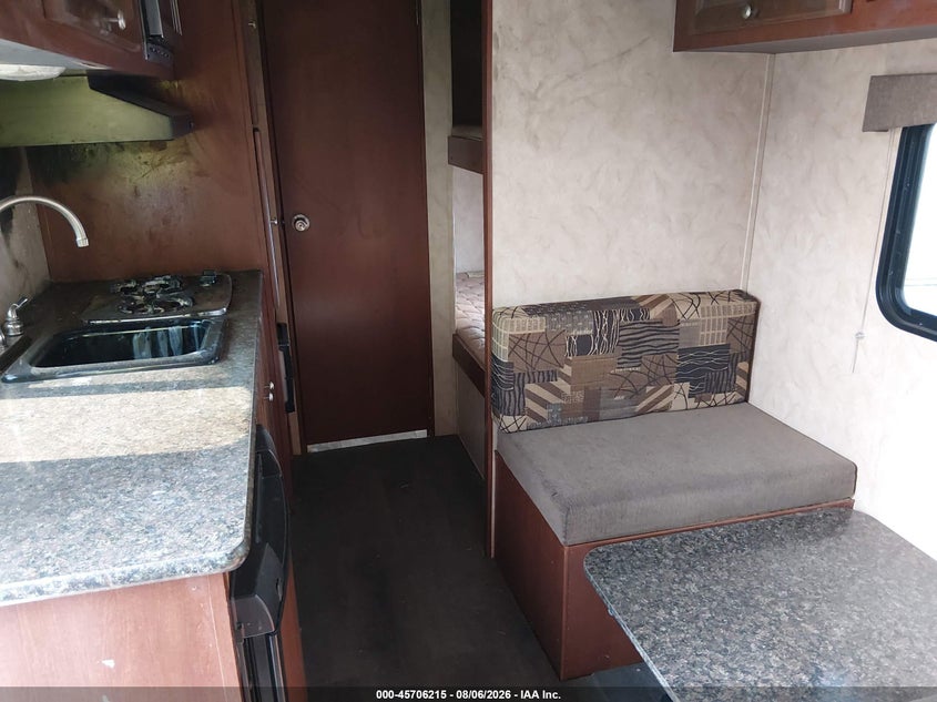 2015 FOREST RIVER VIKING 17BH auction photo 8