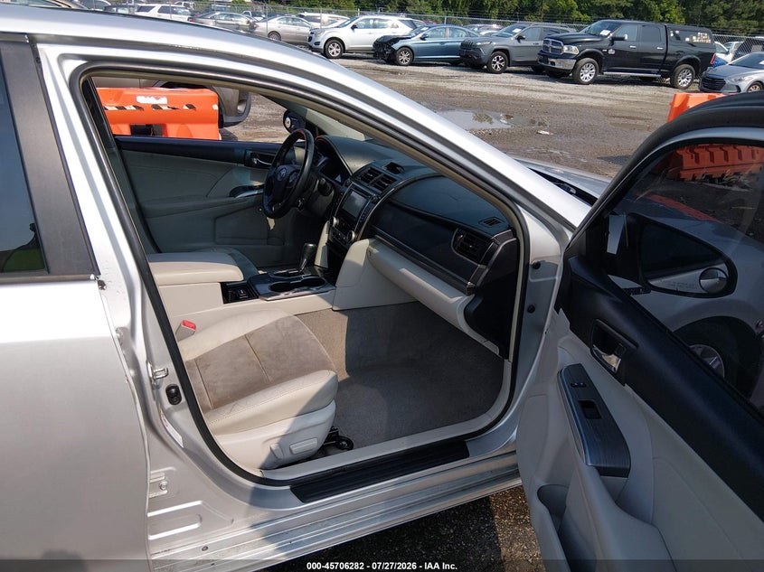 2014 TOYOTA CAMRY HYBRID auction photo 5