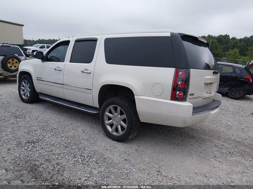 2011 GMC YUKON XL 1500 auction photo 3