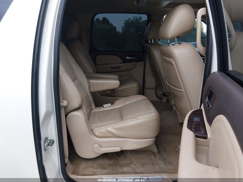 2011 GMC YUKON XL 1500 auction photo 8