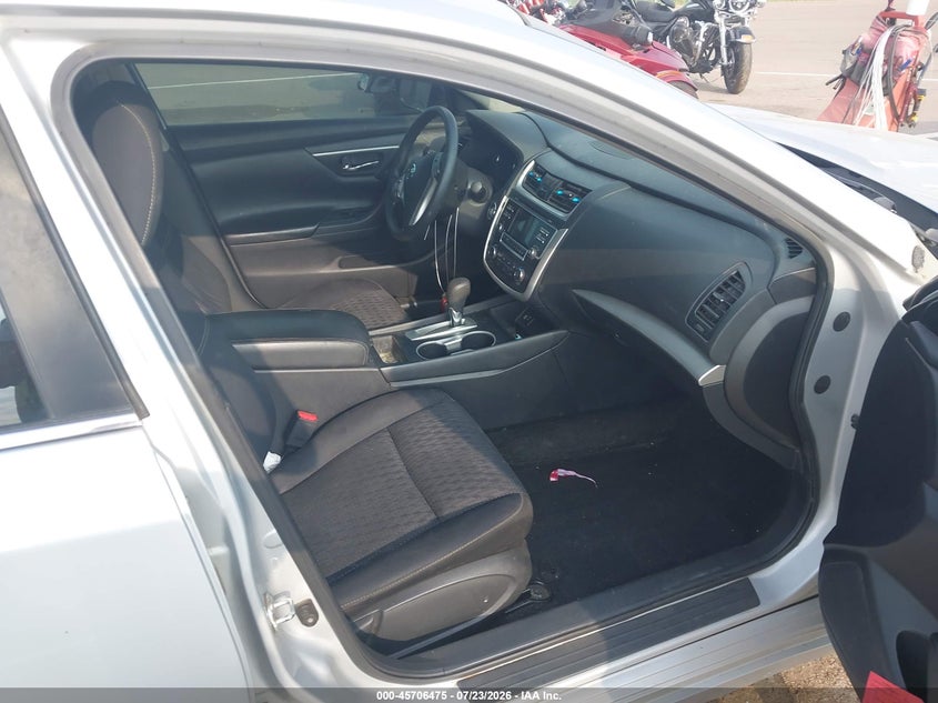 2017 NISSAN ALTIMA auction photo 5