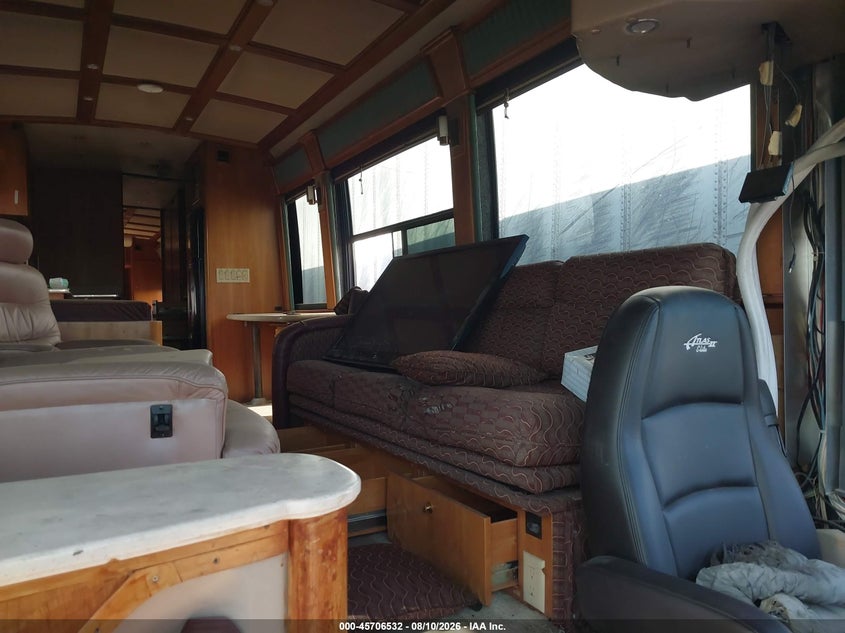 1998 MOTOR COACH INDUSTRIES TRANSIT BUS auction photo 5