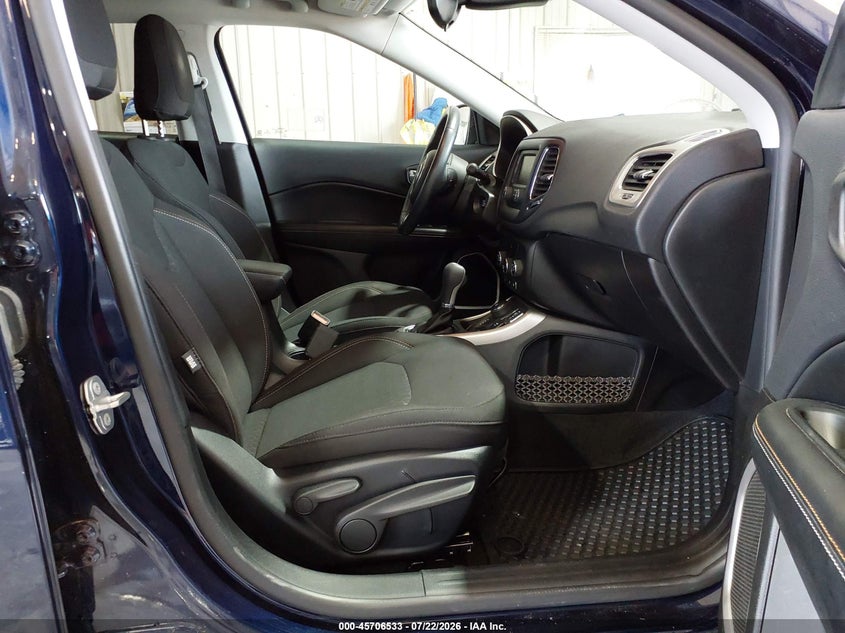 2018 JEEP COMPASS auction photo 5