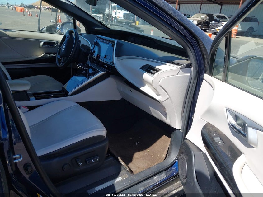 2017 TOYOTA MIRAI auction photo 5
