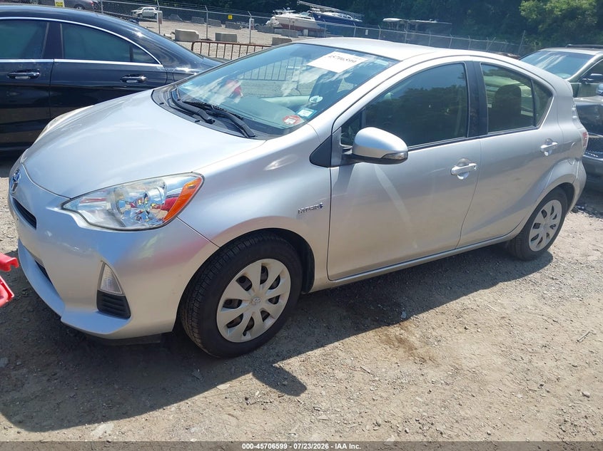 2014 TOYOTA PRIUS C auction photo 2