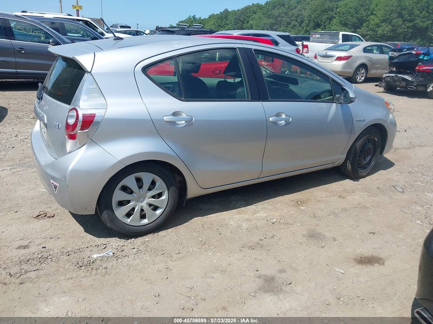 2014 TOYOTA PRIUS C auction photo 4
