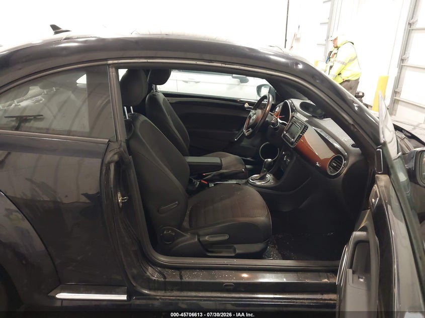 2013 VOLKSWAGEN BEETLE auction photo 5