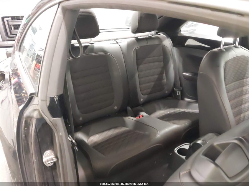 2013 VOLKSWAGEN BEETLE auction photo 8