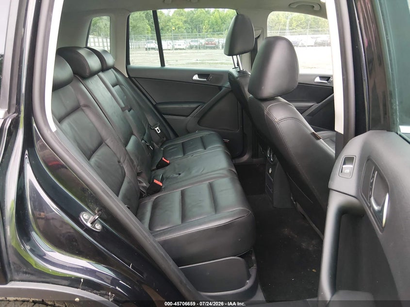 2011 VOLKSWAGEN TIGUAN auction photo 8