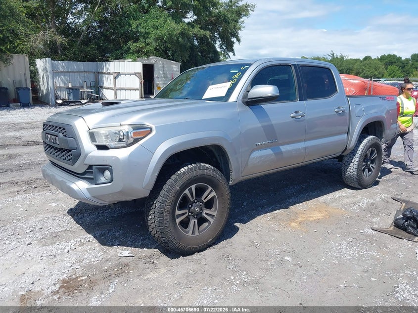 2017 TOYOTA TACOMA auction photo 2