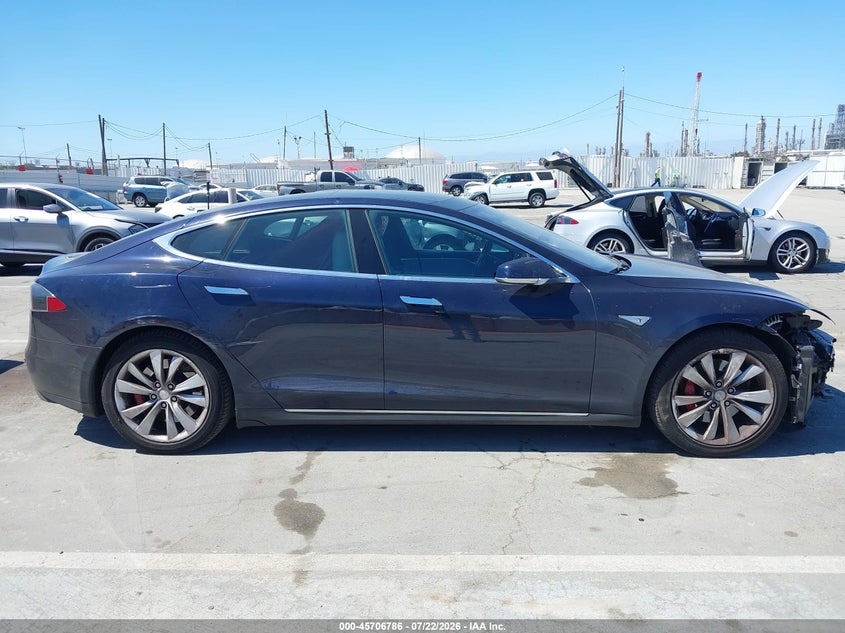 TESLA MODEL S - zdjęcie 19