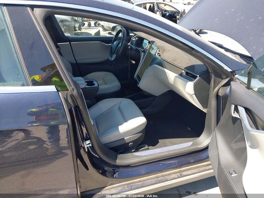 TESLA MODEL S - zdjęcie 5