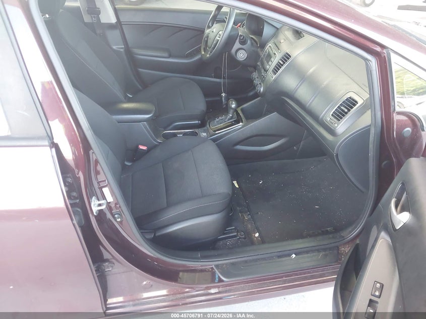 2017 KIA FORTE auction photo 5