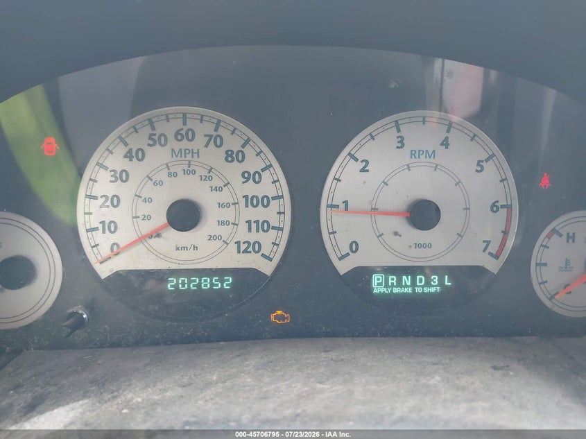 2005 CHRYSLER TOWN & COUNTRY auction photo 7