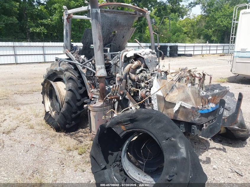 2017 NEW HOLLAND TRACTOR auction photo 1