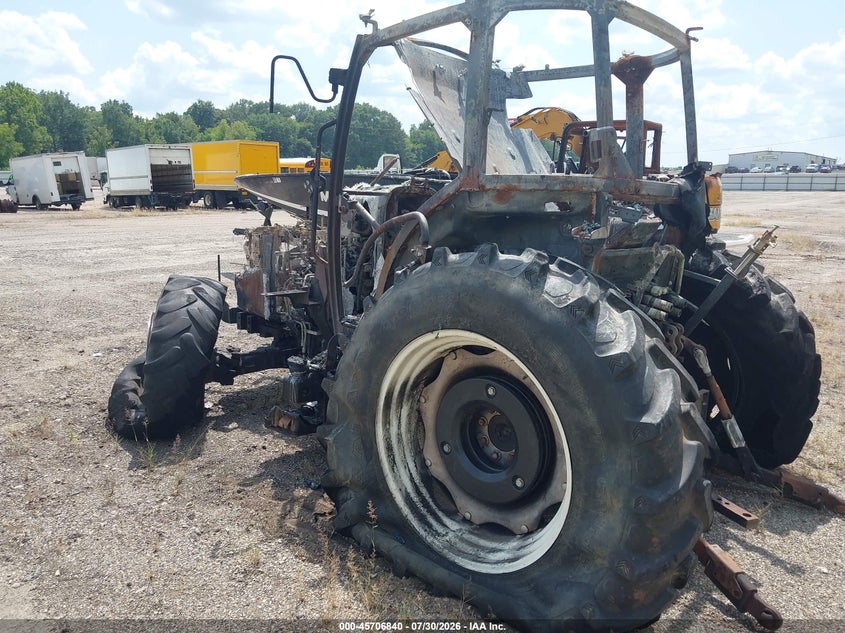 2017 NEW HOLLAND TRACTOR auction photo 3