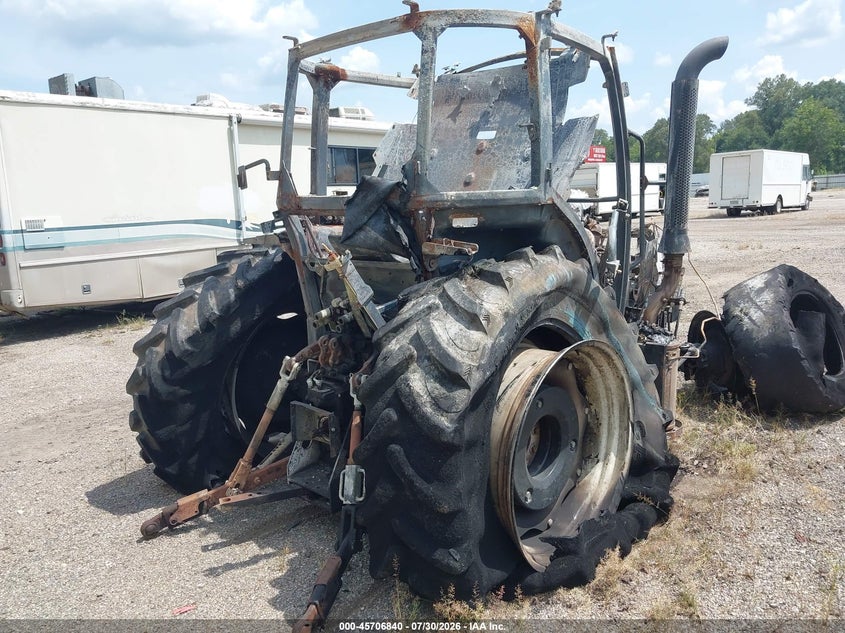 2017 NEW HOLLAND TRACTOR auction photo 4