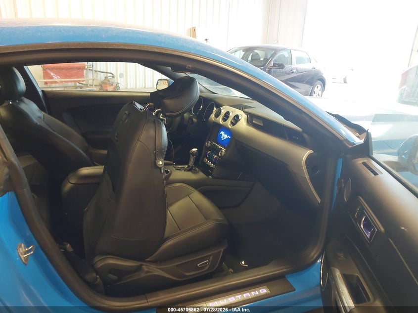 2017 FORD MUSTANG auction photo 5